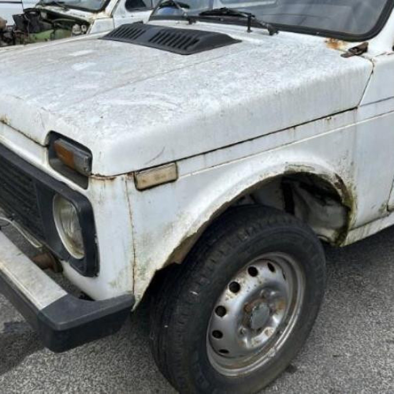 Vitre avant gauche LADA NIVA Photo n°8