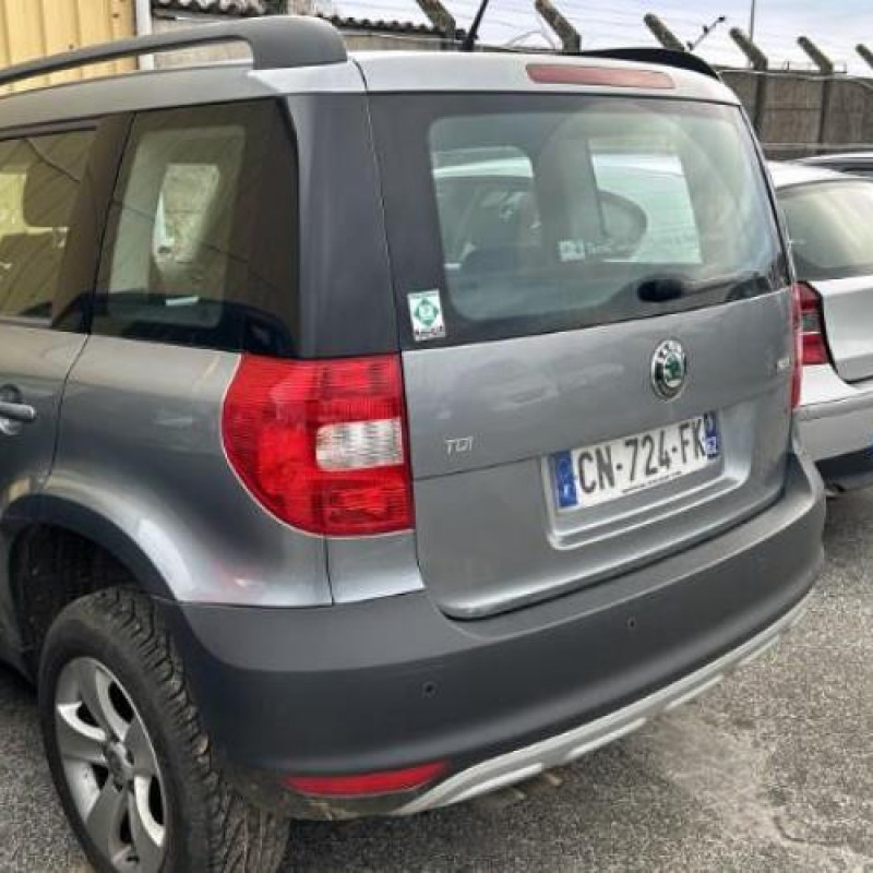 Calculateur moteur SKODA YETI Photo n°9