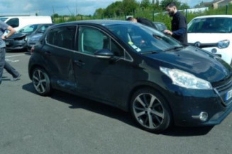 Calculateur moteur PEUGEOT 208 1