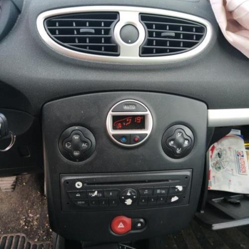 Calculateur moteur RENAULT CLIO 3 Photo n°11