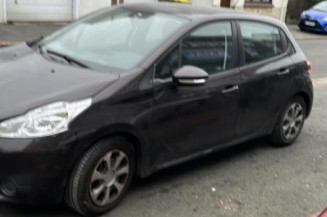 Calculateur moteur PEUGEOT 208 1