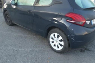 Calculateur moteur PEUGEOT 208 1