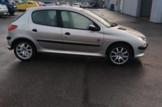 Calculateur moteur PEUGEOT 206