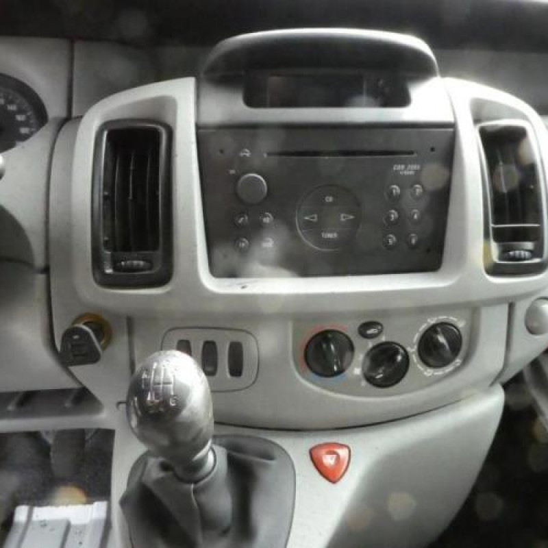 Calculateur moteur OPEL VIVARO 1 Photo n°9