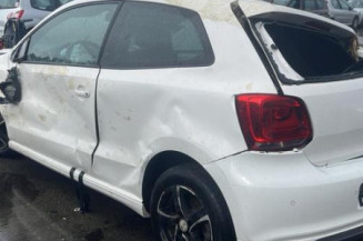 Poignee porte avant gauche VOLKSWAGEN POLO 5