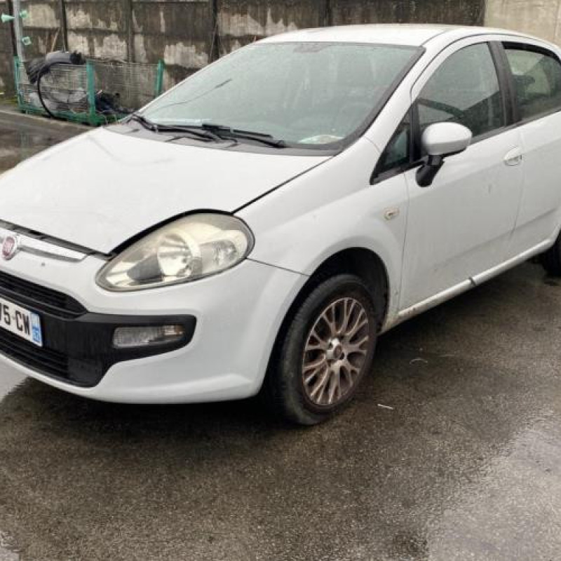 Pare choc arriere FIAT PUNTO EVO 3 Photo n°10