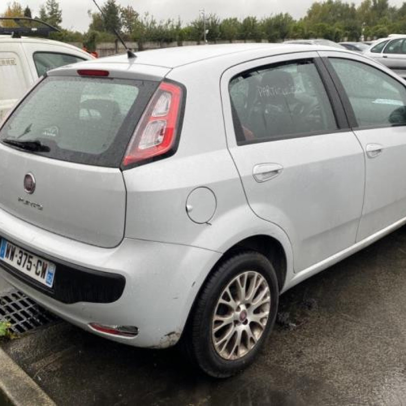 Pare choc arriere FIAT PUNTO EVO 3 Photo n°14