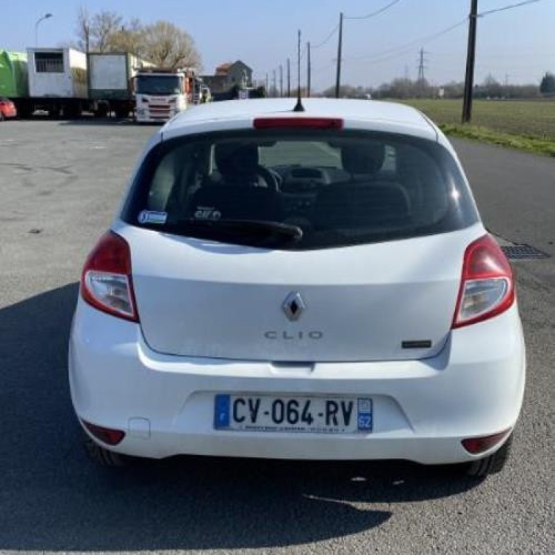 Boitier UCH RENAULT CLIO 3 Photo n°7