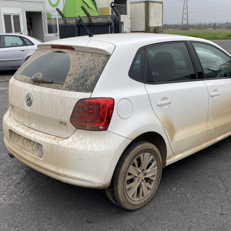 VOLKSWAGEN POLO 5 PHASE 1 1.6 TDI - 16V TURBO Photo n°3