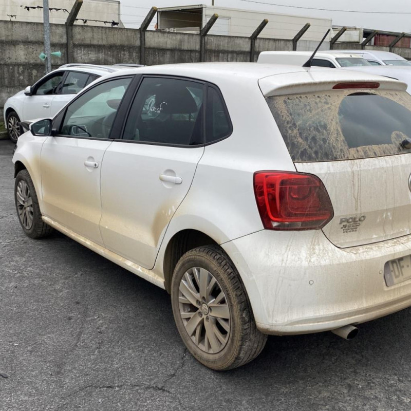 VOLKSWAGEN POLO 5 PHASE 1 1.6 TDI - 16V TURBO Photo n°4