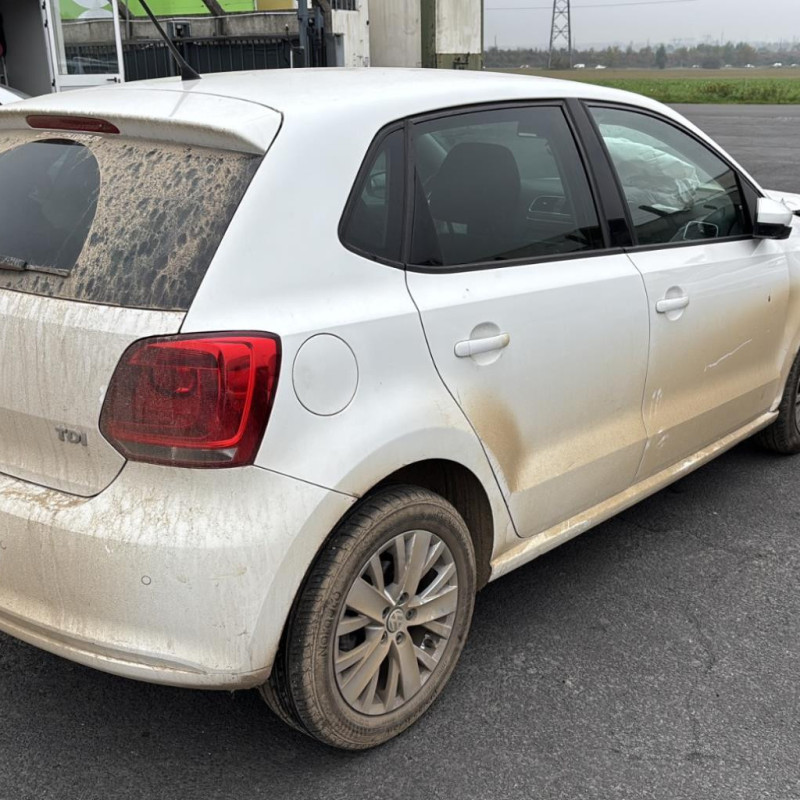 VOLKSWAGEN POLO 5 PHASE 1 1.6 TDI - 16V TURBO Photo n°19