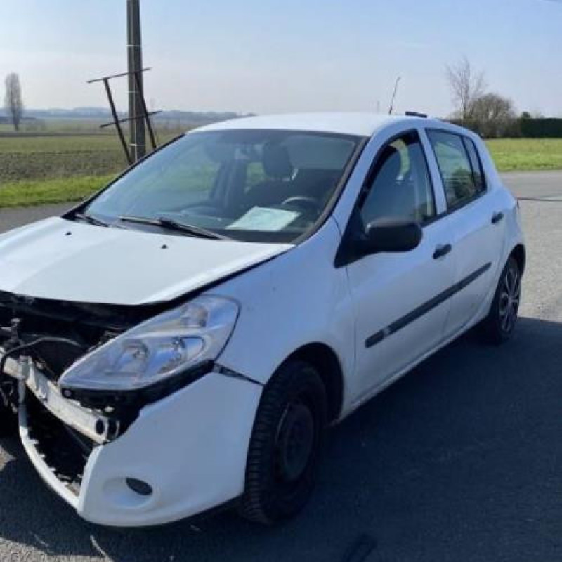 Anti brouillard arriere droit RENAULT CLIO 3 Photo n°5