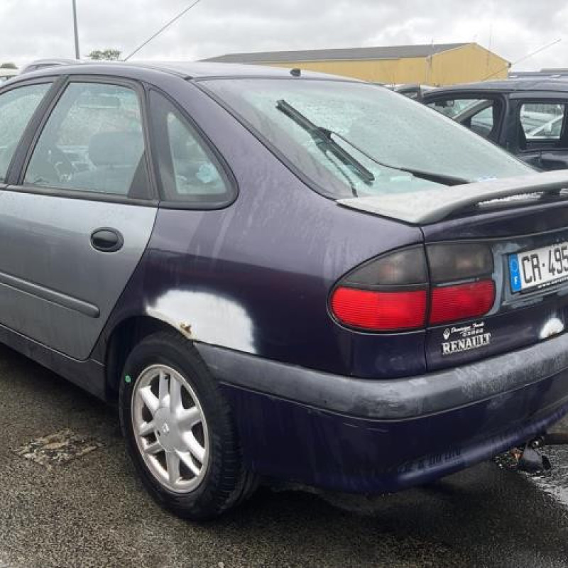 Bandeau de feu malle/hayon RENAULT LAGUNA 1 Photo n°8