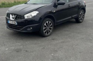 Pare boue avant droit NISSAN QASHQAI 1