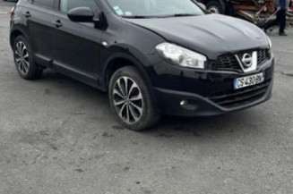 Pare boue avant droit NISSAN QASHQAI 1