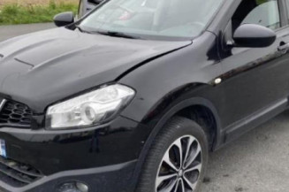 Pare boue avant droit NISSAN QASHQAI 1