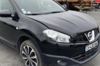 Pare boue avant droit NISSAN QASHQAI 1