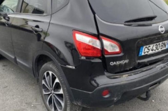 Pare boue avant droit NISSAN QASHQAI 1