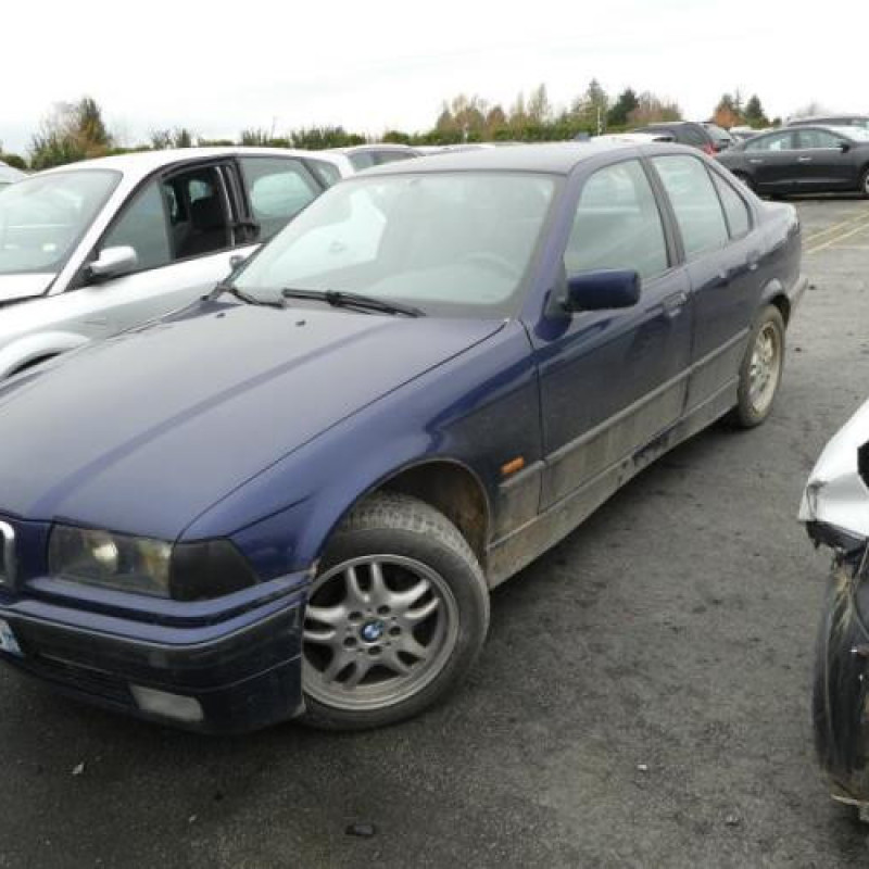 Pare choc arriere BMW SERIE 3 E36 Photo n°7