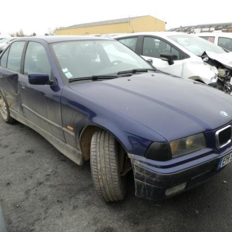 Pare choc arriere BMW SERIE 3 E36 Photo n°8