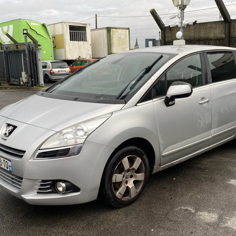 PEUGEOT 5008 1 PHASE 1 1.6 HDI - 8V TURBO Photo n°1