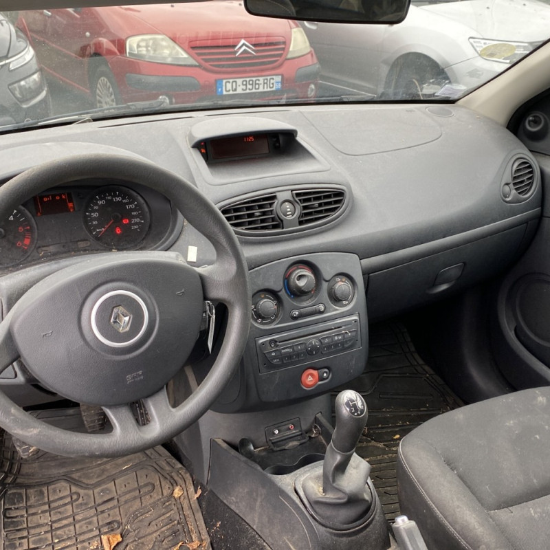 RENAULT CLIO 3 PHASE 2 1.5 DCI - 8V TURBO Photo n°12