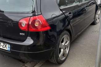 Pare choc arriere VOLKSWAGEN GOLF 5