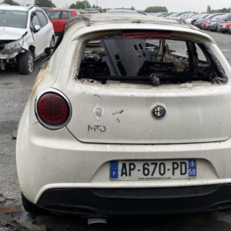 Anti brouillard arriere gauche ALFA ROMEO MITO Photo n°9