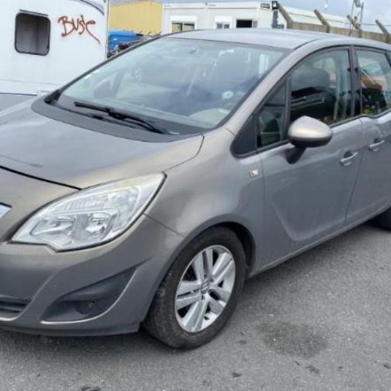 Pare choc arriere OPEL MERIVA B Photo n°8