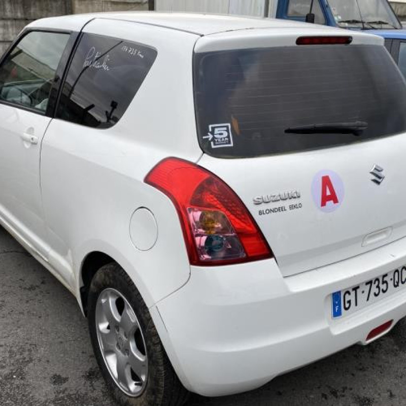 Pare choc arriere SUZUKI SWIFT 3 Photo n°11