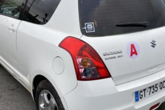 Custode arriere droit SUZUKI SWIFT 3