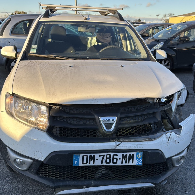 DACIA SANDERO 2 PHASE 1 0.9i - 12V TURBO TCE 90 Photo n°8