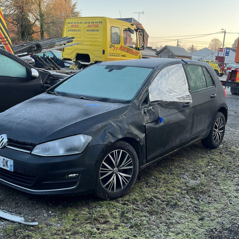 VOLKSWAGEN GOLF 7 PHASE 1 1.6 TDI - 16V TURBO Photo n°1