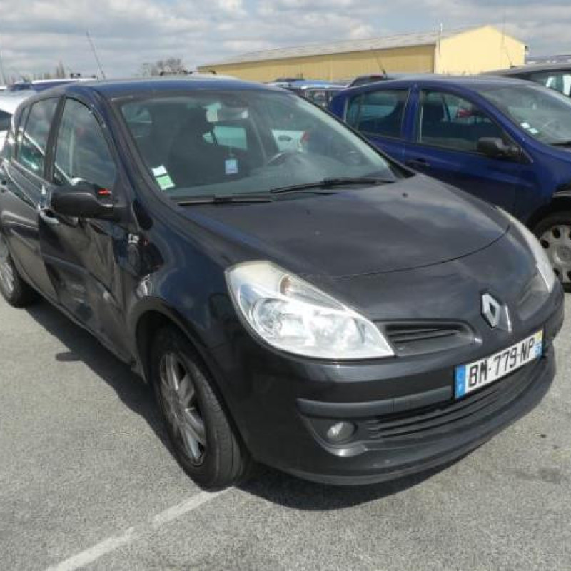 Pare choc arriere RENAULT CLIO 3 Photo n°2