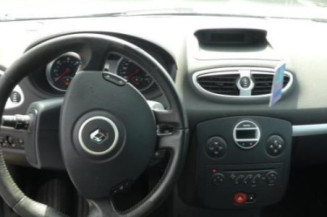 Pare choc arriere RENAULT CLIO 3