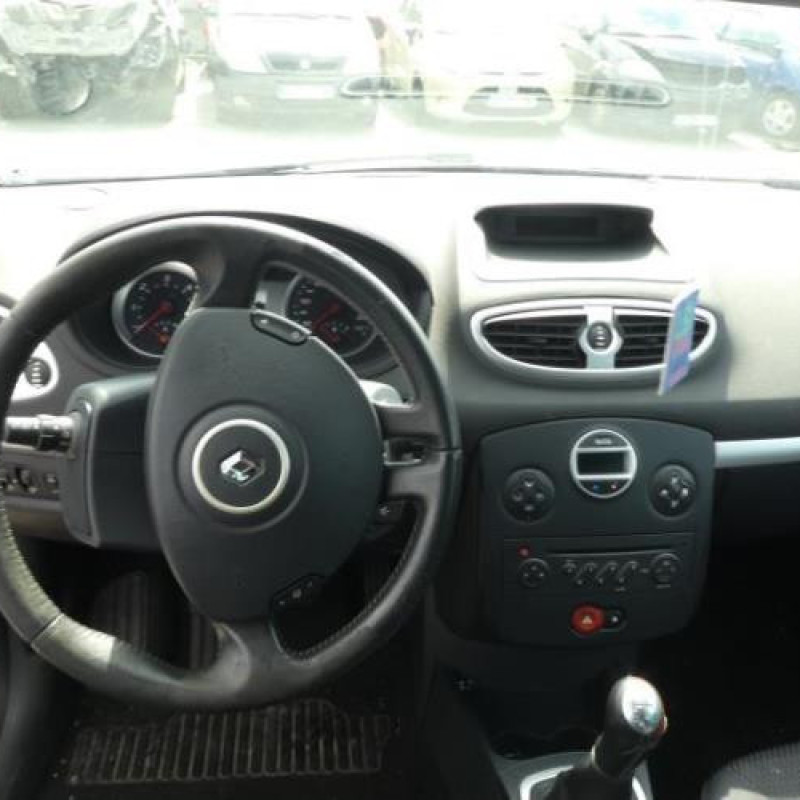 Pare choc arriere RENAULT CLIO 3 Photo n°7