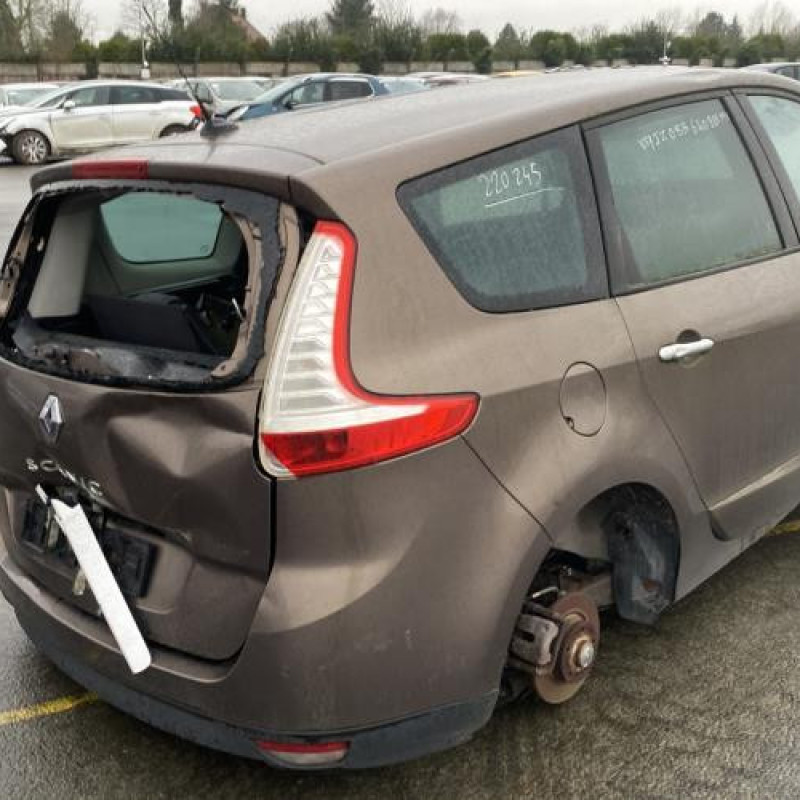 Anti brouillard arriere gauche RENAULT SCENIC 3 Photo n°6