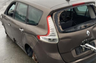 Anti brouillard arriere gauche RENAULT SCENIC 3