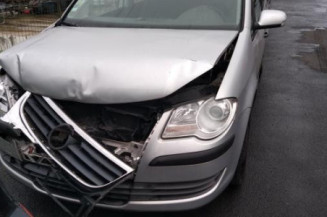 Pare choc arriere VOLKSWAGEN TOURAN 1