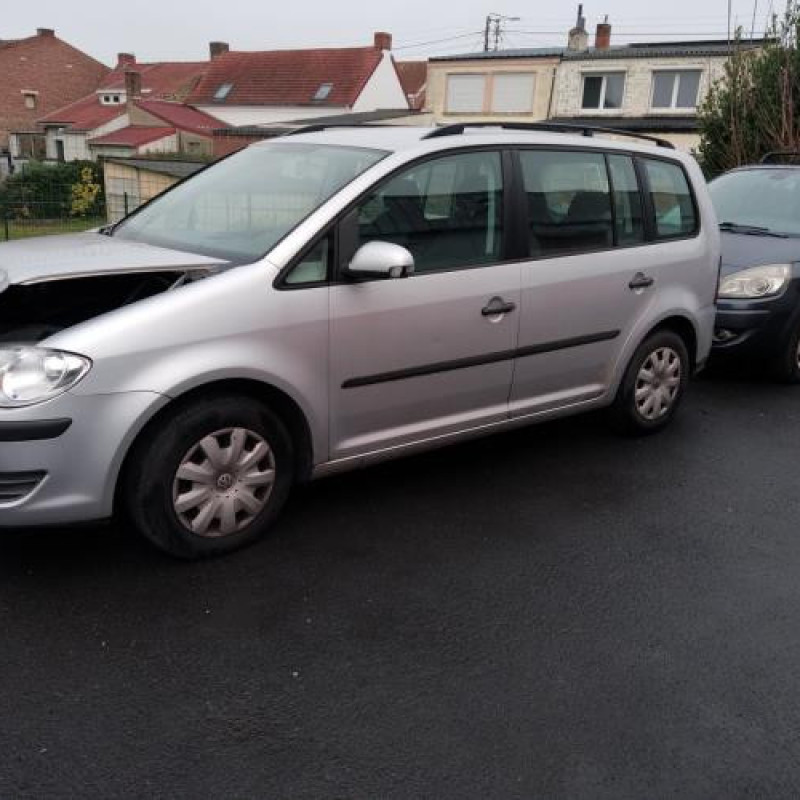 Pare choc arriere VOLKSWAGEN TOURAN 1 Photo n°9