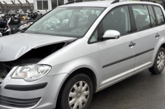 Pare choc arriere VOLKSWAGEN TOURAN 1