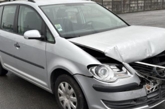 Pare choc arriere VOLKSWAGEN TOURAN 1