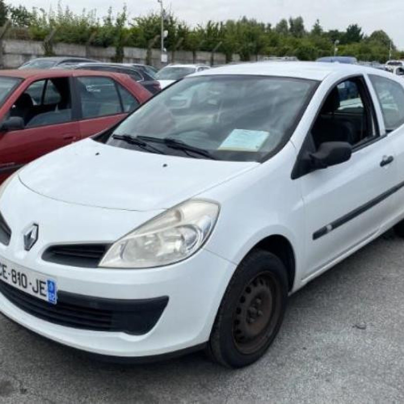 Pare choc arriere RENAULT CLIO 3 Photo n°8