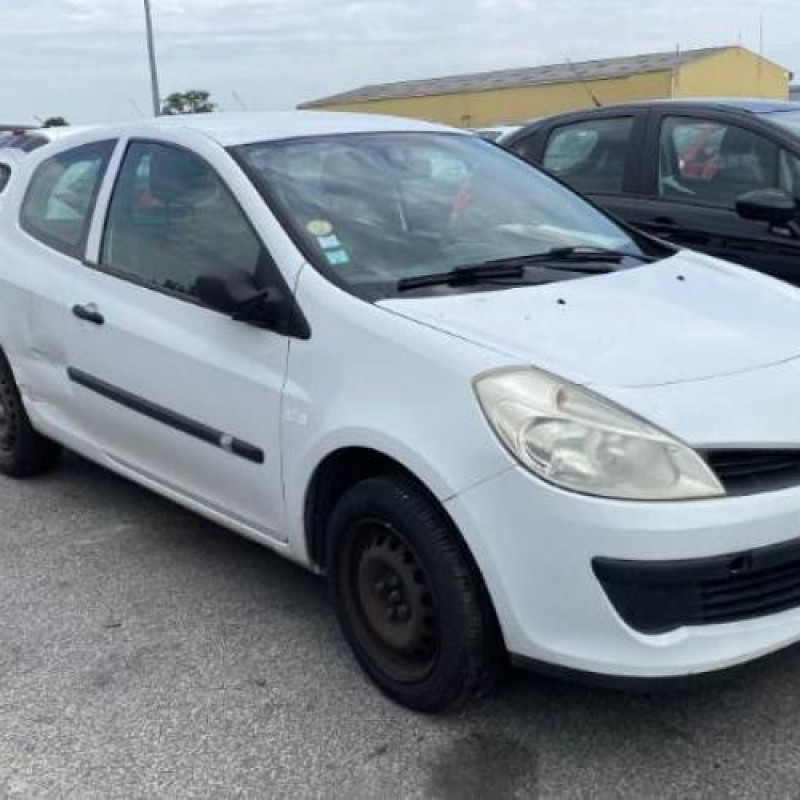 Pare choc arriere RENAULT CLIO 3 Photo n°9