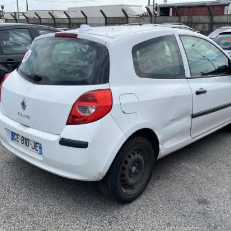 Pare choc arriere RENAULT CLIO 3 Photo n°10