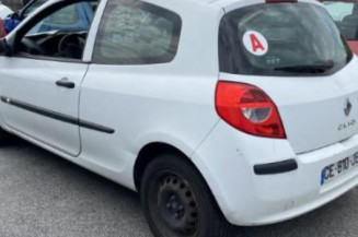 Pare choc arriere RENAULT CLIO 3