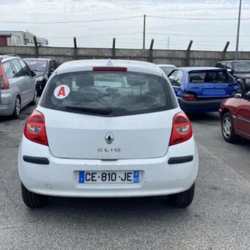 Pare choc arriere RENAULT CLIO 3 Photo n°12