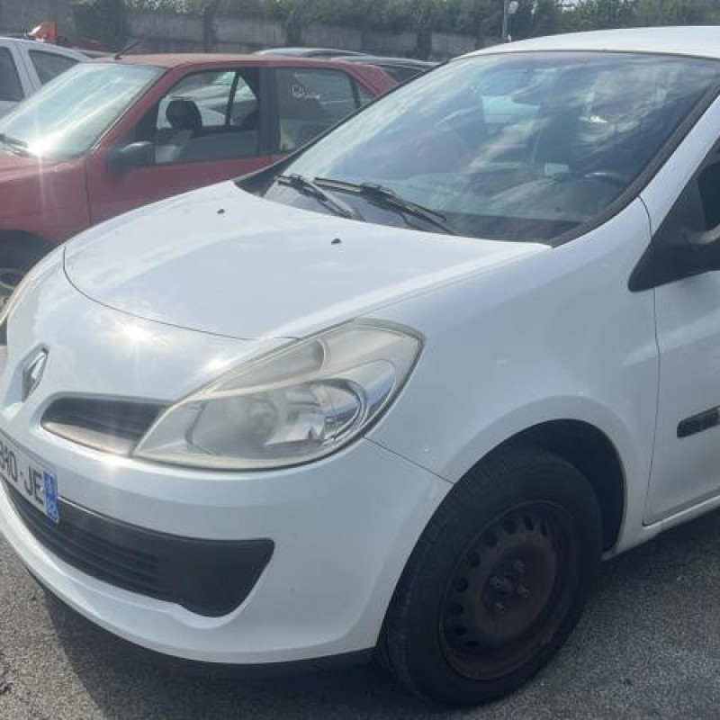 Pare choc arriere RENAULT CLIO 3 Photo n°18