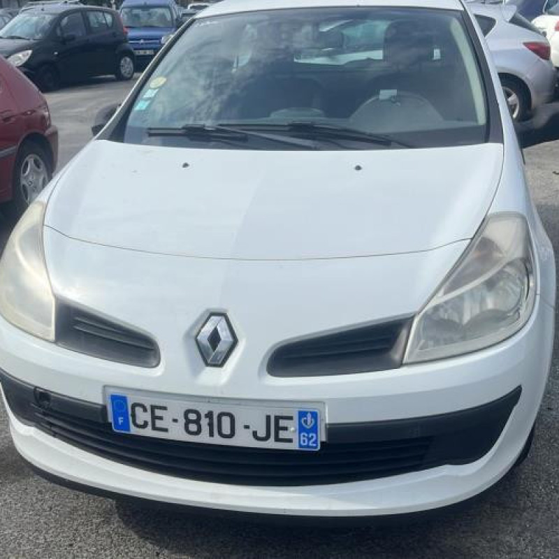 Pare choc arriere RENAULT CLIO 3 Photo n°20