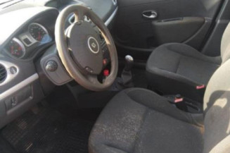 Custode arriere droit RENAULT CLIO 3